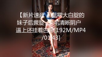 【你的大小姐】胆子真大小区没睡的邻居有眼福了，极品女神，阳台上脱光抖屁股，盘亮条顺大美女，深夜看谁运气好 (4)