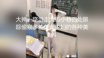 漂亮大奶美眉 身材不错 在沙发上被眼镜男友无套输出 不能内射 只能拔枪射肚子上