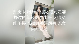 南京小美人儿Ts小甜心：和贱狗一起去了男厕所，蹲着吃女王的鸡巴，还说女王的鸡巴香香滴！