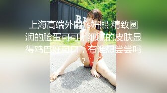 STP20033 明星颜值大墨镜超大巨乳妹小尺度露奶诱惑，胸前开口装掏出奶子抹上乳液，拿根黄瓜夹中间晃动很想捏