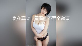 一路跟踪饭店的美女迎宾 鲍鱼还挺嫩