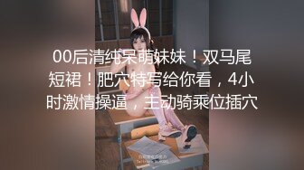 【新速片遞】&nbsp;&nbsp;漂亮黑丝人妻 三洞全插舒服吗 舒服 叫骚一点 好像出血了 极品大奶老婆被两个单男双洞同插 奶子哗哗 绿帽全程指导拍摄[1460MB/MP4/41:11]