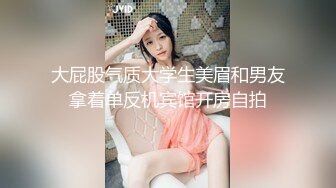 小伙子把喝醉酒睡着了的女同事的胸罩拉开让给大爷看大咪咪,大爷眼睛都看直了