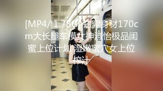 一月新流出厕拍大神找到一份给KTV送酒的工作 趁此机会潜入女厕偷拍小姐尿尿(2)连续来了几个高跟气质美女