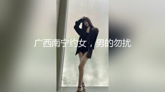 皮肤白皙的极品无毛逼风骚少妇跟小哥激情啪啪大秀，无套爆草各种抽插干出白浆，舔弄带着淫水的大鸡巴真骚啊