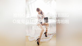 妹妹穿着开档丝袜拿外卖别人看，最后被我操到喷水