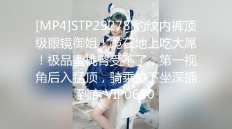 巨反差可愛雙馬尾小蘿莉 誘惑白絲美腿水手服 各種姿勢被不斷暴操 對鏡自拍 提起雞雞猛插後入