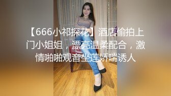 02年乖巧清纯嫩妹，掰开肥唇骚逼特写，振动棒插入猛捅，一手抓白嫩奶子，张开双腿展示美足，单腿灰丝很是诱惑