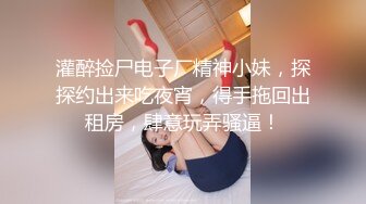 骚母狗喜欢女上，掰开屁眼