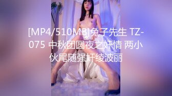 长相可爱的丸子头妹子，巨乳白皙奶，一黑一白