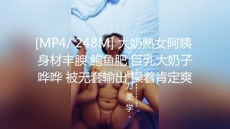 推特百变萝莉风极品一线天无毛馒头B反差小嫩妹【莉莉嗷】微信门槛私拍福利，自摸足交啪啪样样精通