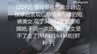 寝室春情 眼镜妹在宿舍偷偷自慰大气不敢喘 强忍小穴剧烈快感太爽了 生怕被室友发现跑进浴室高潮喷汁