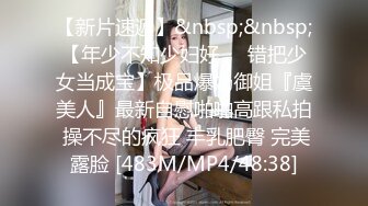 大红唇新人骚女被两大汉3P，白丝袜丁字裤，翘起屁股看穴，两根JB轮流舔，骑乘上下一起插，打桩机搞得舒服了