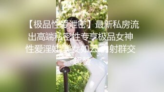 小骚货孩子睡觉了一个人在床上偷偷的掰穴自慰起来，特写蝴蝶逼