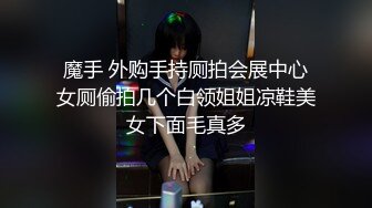 高档洗浴中心花高价雇佣内部员工偷拍几位好身材的美少妇洗澡泡汤 (2)