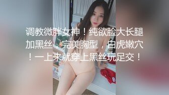 开档黑丝骚少妇被大哥爆菊三通玩弄，全程露脸道具抽插骚穴还给大哥舔鸡巴