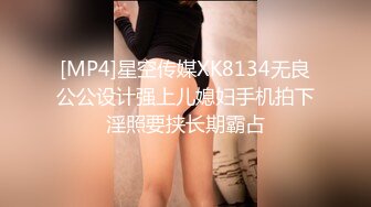 白嫩桃子奶，美女喜欢被69舔鲍鱼，要求近距离拍一下小穴怎么被舔，上下皆粉嫩身材极品，对角度不满意亲自调试，清晰度好撸管必备