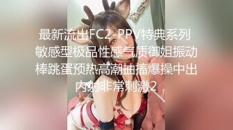 颜值不错的小少妇玩的好嗨，全程露脸各种道具齐上蹂躏骚穴，扩阴器看逼，大黑牛自慰，道具假手抽插高潮喷水