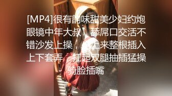 8月新流出私房大神极品收藏商场女厕全景后拍系列性感蜜桃臀背带装眼镜妹脱了上衣才能尿