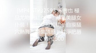 女厕偷拍参加选美的大胸美女一边换衣一边祈祷