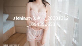 [MP4/ 291M]&nbsp;&nbsp;婴儿肥美妞大战头套男粉色超嫩肥穴，翘起美臀扭动，炮友拉着手后入，闭着眼睛一脸享受