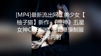 长发轻熟女，情趣比基尼，精致装扮的美少妇，无套啪啪，做爱姿势很多最后内射