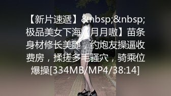 吊钟奶轻熟女少妇露脸女上位和老公直播性爱，倒插嘴，无套啪啪打桩