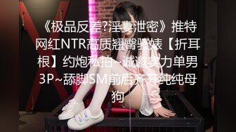 震惊三观的监控偷拍 女儿都上高中了还全裸在家 跟爸爸一起吃饭睡觉摆出各种诱惑姿势 也不怕爸爸有想法