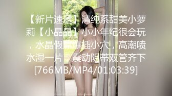 某办公大楼里的无门厕所30两个少妇