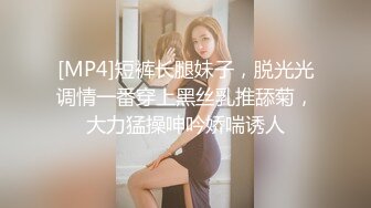 卡哇伊长相甜美青春嫩妹腰细胸大诱惑，撩起衣服露大白美乳，性感短裙揉搓嫩穴掰开，翘起美臀扭动非常诱人