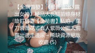 【骚妈带着两个女儿一起大秀直播】全程露脸好刺激黑丝情趣装诱惑吃奶舔逼AV棒自慰骚穴嫩的出水还没毛