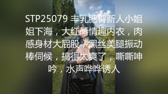 皮肤白皙的性感无毛逼风骚少妇跟男友啪啪性爱，无套抽插骚穴带出好多白浆让骚逼舔弄，激情上位浪叫呻吟好骚