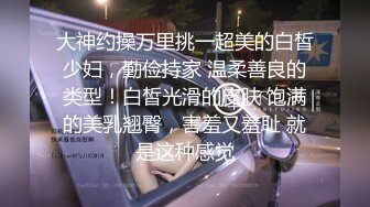 商场女厕全景偷拍长裙高跟美女的小肥鲍