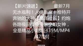 两个极品年轻小妹的4P生活，小嘴塞不下的大鸡巴深喉口交，情趣黑丝内衣诱惑，无毛白虎逼各种抽插浪叫不止