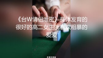 漂亮少妇 被无套爆菊花 小贫乳 无毛鲍鱼 表情很享受