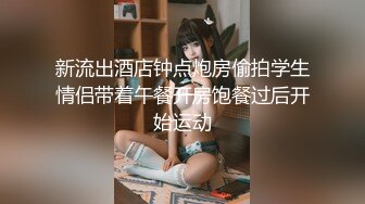 熟女人妻 操后面 骚货摸自己的逼 身材苗条穿着紫色情趣丝袜内衣 被开后门爆菊花