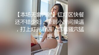 小县城上帝视角偷拍多位年轻美女的小嫩鲍多个妹子盯着镜头看 (1)