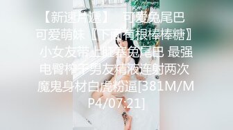 时尚艳妆绝色美女双腿劈开粗大假阳具深深插进屁眼里高难度啪啪刺激诱人