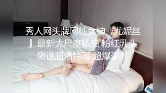 高颜值性感红唇大奶妹子吊带睡衣自慰诱惑，揉搓奶子舔奶头跳蛋塞逼翘起屁股