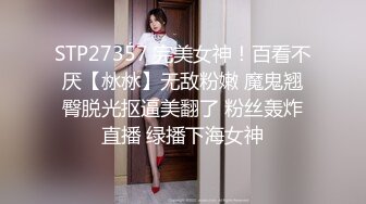 骚气美少妇线下约炮粉丝开房啪啪，特写口交舔屌带上套子骑乘，边操边摸大奶子，男的不得行搞几下JB软了