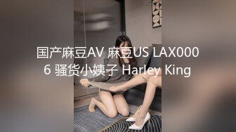 《魔手外购极品厕拍》商业城女厕全景偸拍多位少女少妇熟女方便，后位先拍脸再拍大白屁股，憋尿到极限的良家少妇动作逗死人 (1)