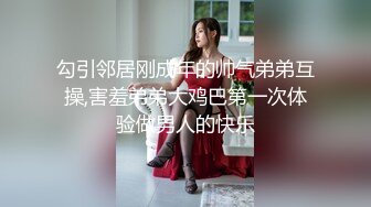 半老徐娘风韵犹存轻熟女骚货，带了眼罩双穴起开，侧睡露鲍鱼，诱惑十足，道具双插