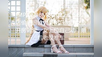 [MP4/ 2.05G] 新人面罩骚女一女3男淫乱啪轮换着操，脱下内衣撩起裙子摸逼，后入抽插上位骑乘