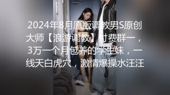 《极品CP魔手外购》商场女厕近景镜头先拍脸再拍逼，各种年轻美女小姐姐小少妇方便，大屁股潮妹透明内裤简直太骚了 (7)