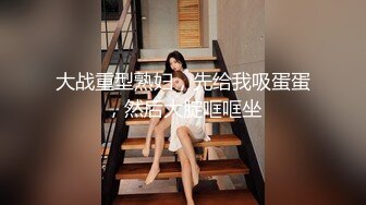 偷窥高跟长发眼镜美女嘘嘘