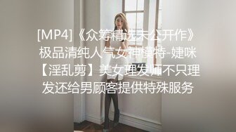 白嫩女友和大黑屌沙发上大战，多个姿势享受大黑屌带来的快了