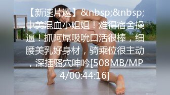 【新片速遞】 游乐场全景偷拍 漂亮的牛仔裤少妇 没带纸巾 只能用手檫B[163M/MP4/01:28]