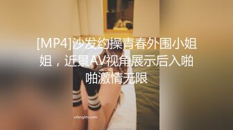 骚逼女友一见面就迫不及待发情求操