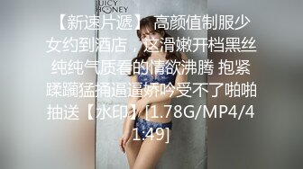 漂亮美眉 小贫乳小嫩穴 在家被大洋吊无套输出 操的表情舒坦