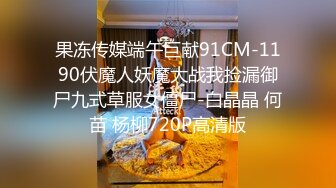 騷母狗一只喔大街上戴著狗鏈肛塞被當狗遛，非常大膽淫蕩